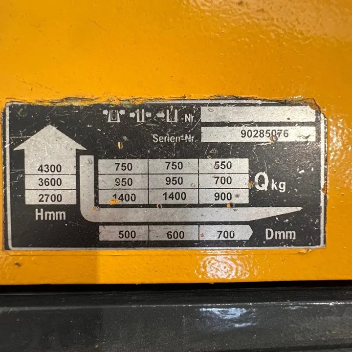 Panneau d'information de notre Gerbeur électrique 1400kg triplex 4300mm à vendre chez DYNALOC