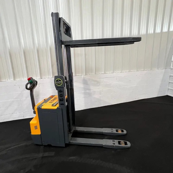 Transpalette Gerbeur électrique 2000kg duplex 1660mm à vendre chez DYNALOC