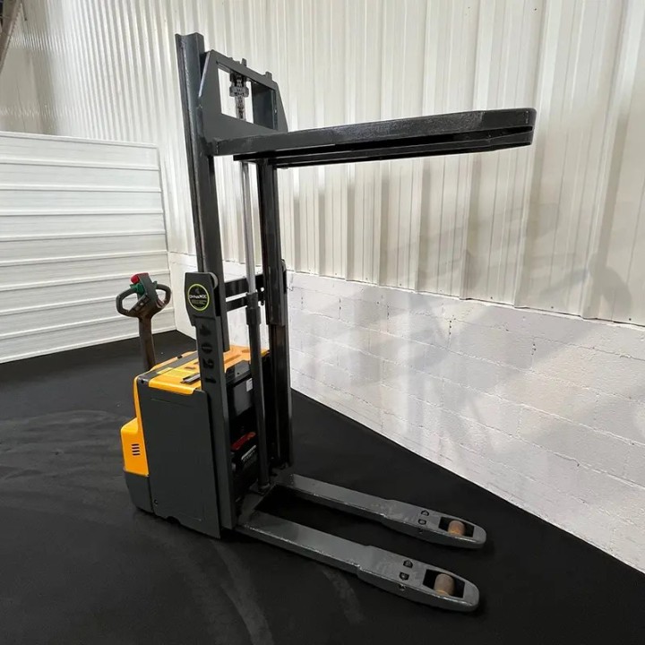 Transpalette Gerbeur électrique 2000kg duplex 1660mm à vendre chez DYNALOC