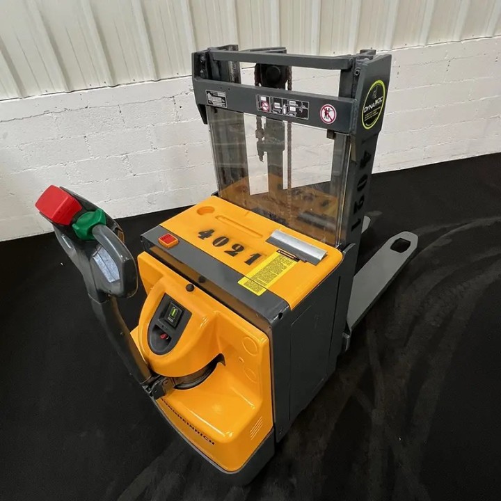 Transpalette Gerbeur électrique 2000kg duplex 1660mm à vendre chez DYNALOC