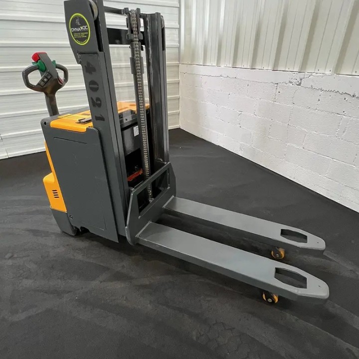 Transpalette Gerbeur électrique 2000kg duplex 1660mm à vendre chez DYNALOC