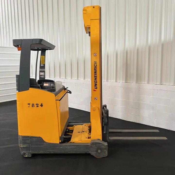 Chariot élévateur électrique rétractable 1400kg triplex 6800mm à vendre chez DYNALOC