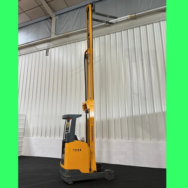 Chariot élévateur électrique rétractable 1400kg triplex 6800mm à vendre chez DYNALOC