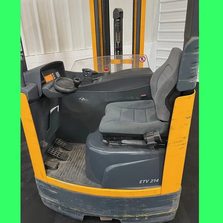 Chariot élévateur électrique rétractable 1400kg triplex 6800mm à vendre chez DYNALOC