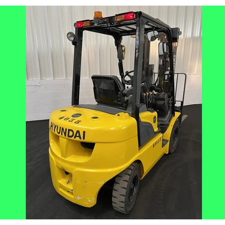 Chariot élévateur diesel 2500kg triplex 4700mm à vendre chez Dynaloc