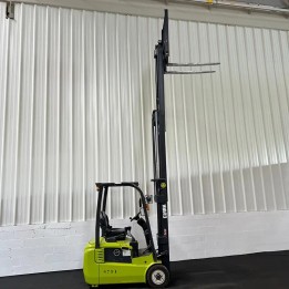 CHARIOT ELEVATEUR ELECTRIQUE occasion  3ROUES 1600KG TRIPLEX 4780mm CLARK GTX16 à vendre chez DYNALOC N°REF006791
